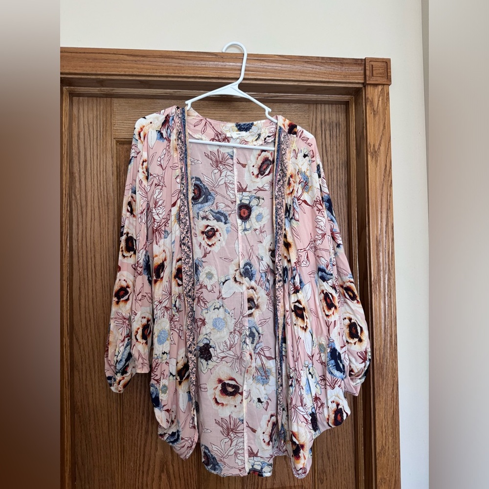 Beautiful floral kimono from Maurice’s, size s/m, worn once, pink and blue